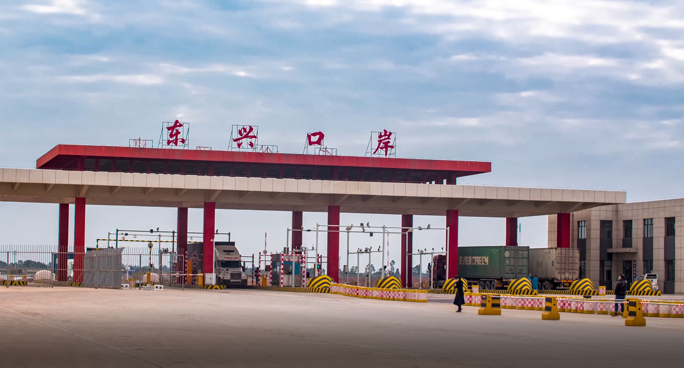 东兴口岸.jpg